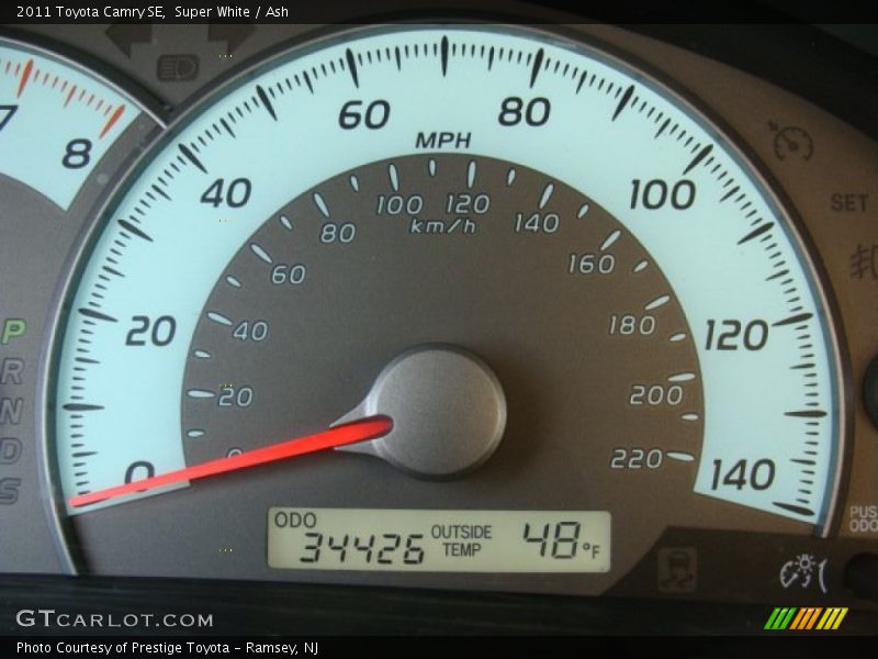 Super White / Ash 2011 Toyota Camry SE