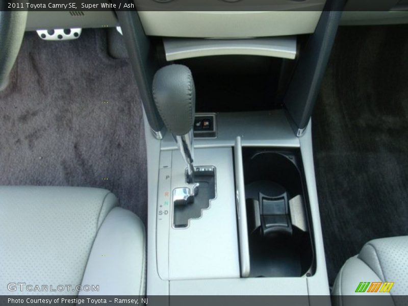 Super White / Ash 2011 Toyota Camry SE