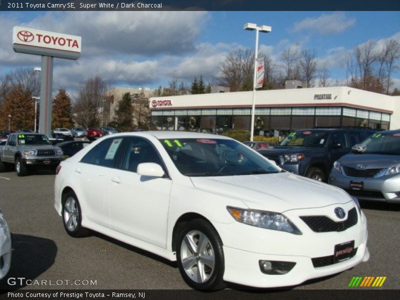 Super White / Dark Charcoal 2011 Toyota Camry SE