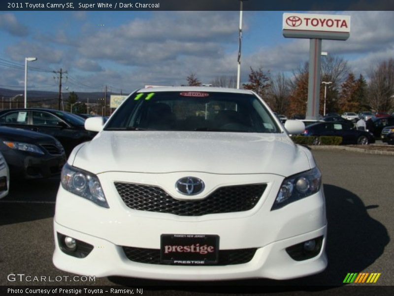 Super White / Dark Charcoal 2011 Toyota Camry SE