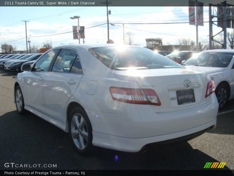 Super White / Dark Charcoal 2011 Toyota Camry SE
