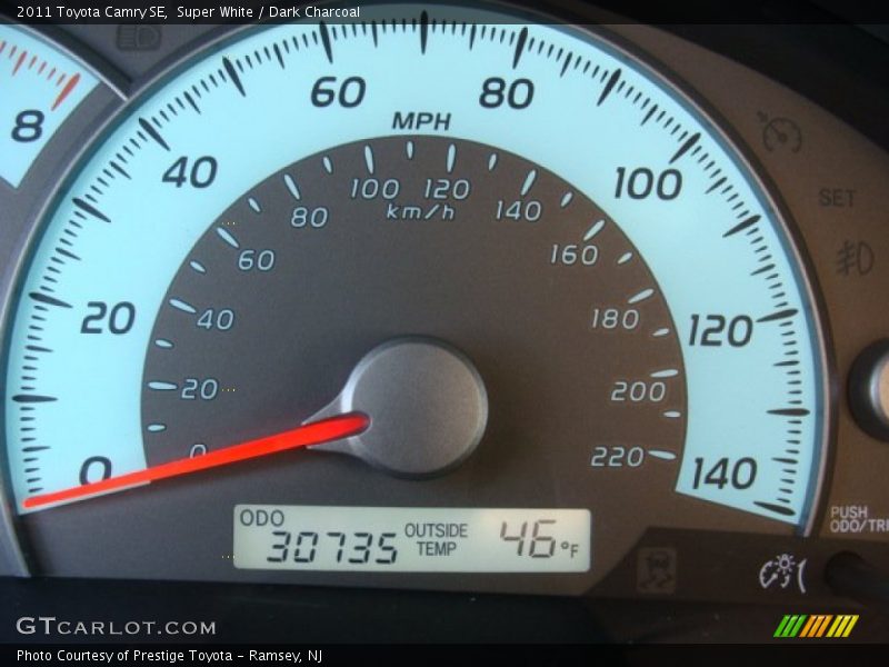 Super White / Dark Charcoal 2011 Toyota Camry SE