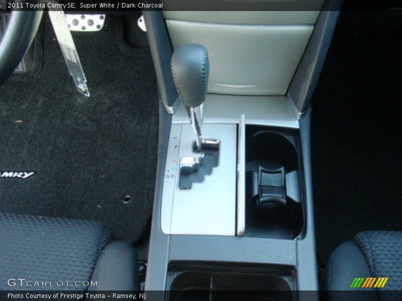 Super White / Dark Charcoal 2011 Toyota Camry SE