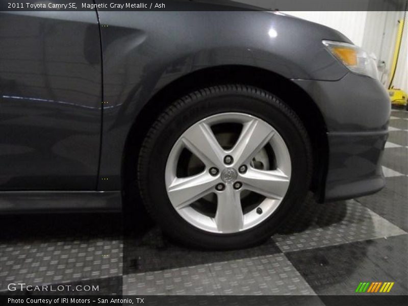 Magnetic Gray Metallic / Ash 2011 Toyota Camry SE