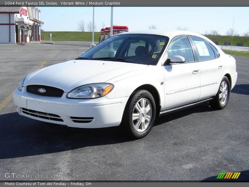 Vibrant White / Medium Graphite 2004 Ford Taurus SEL Sedan