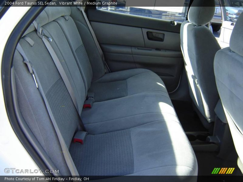 Vibrant White / Medium Graphite 2004 Ford Taurus SEL Sedan