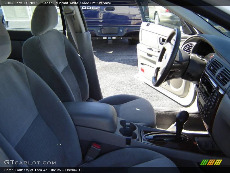 Vibrant White / Medium Graphite 2004 Ford Taurus SEL Sedan