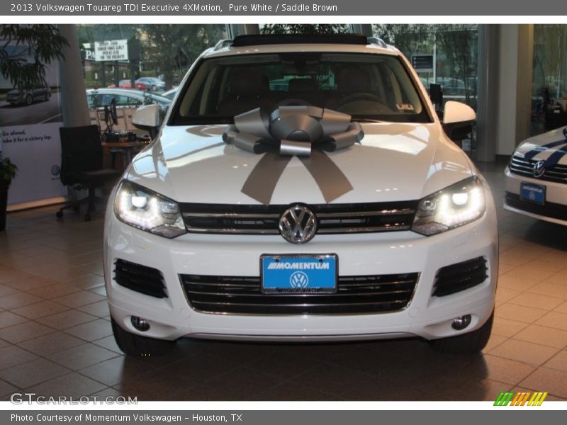 Pure White / Saddle Brown 2013 Volkswagen Touareg TDI Executive 4XMotion