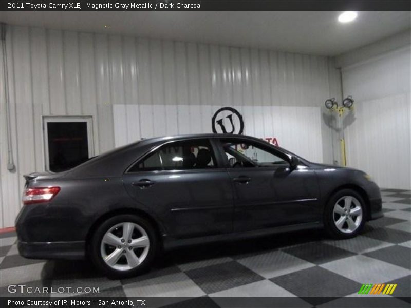Magnetic Gray Metallic / Dark Charcoal 2011 Toyota Camry XLE