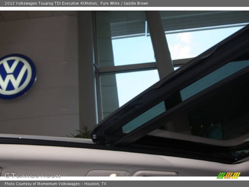 Pure White / Saddle Brown 2013 Volkswagen Touareg TDI Executive 4XMotion