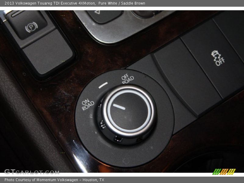 Pure White / Saddle Brown 2013 Volkswagen Touareg TDI Executive 4XMotion