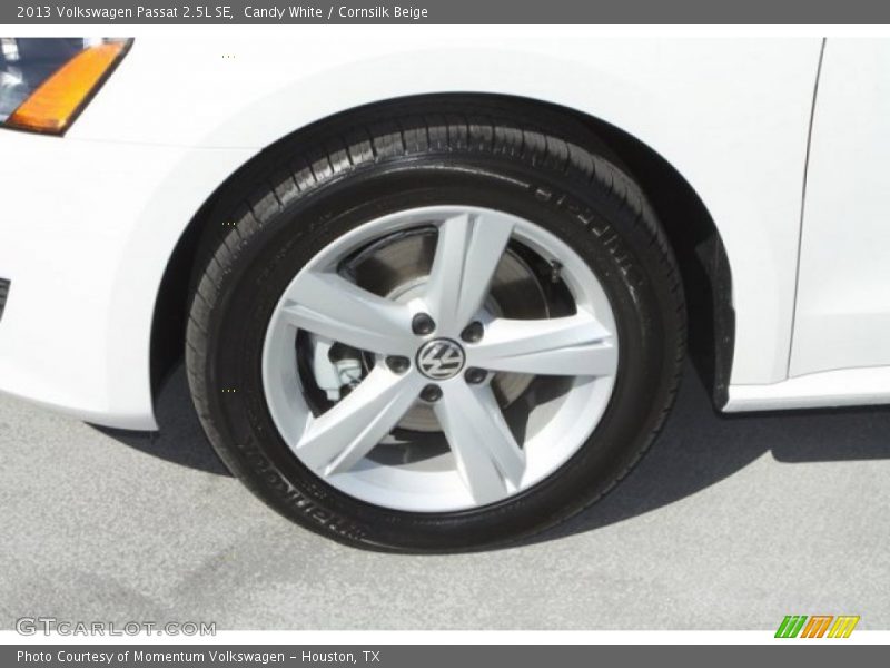 Candy White / Cornsilk Beige 2013 Volkswagen Passat 2.5L SE