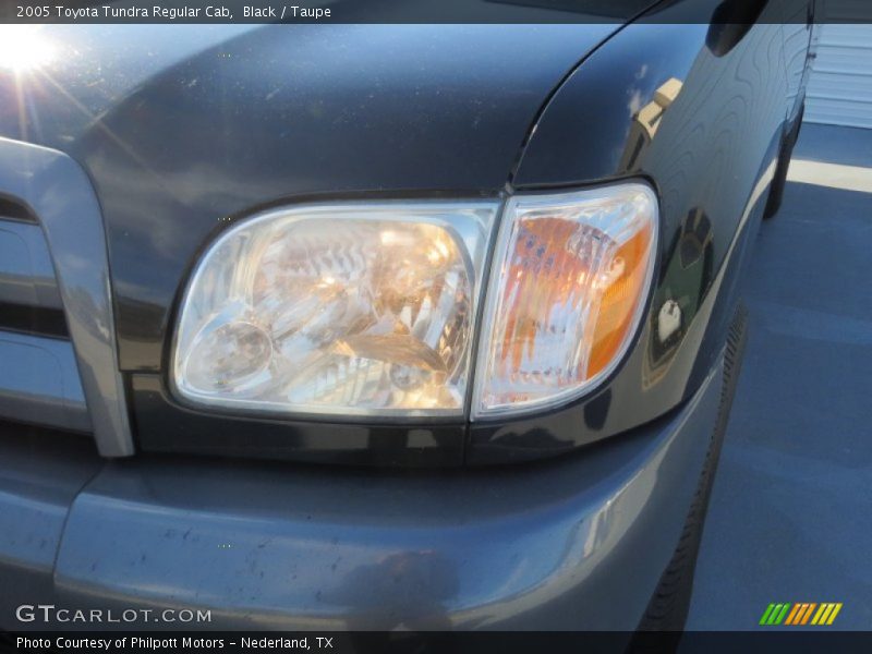 Black / Taupe 2005 Toyota Tundra Regular Cab