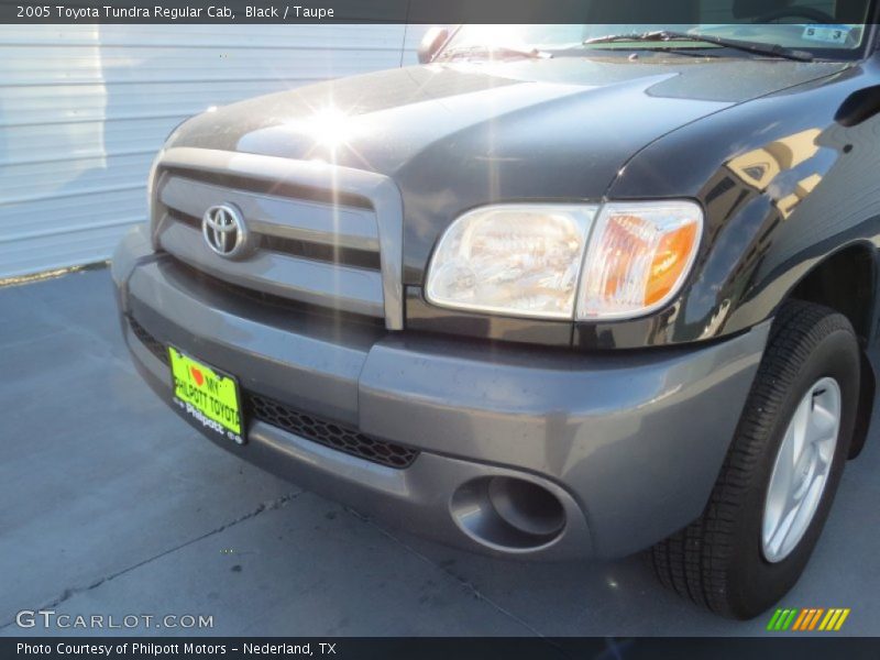 Black / Taupe 2005 Toyota Tundra Regular Cab