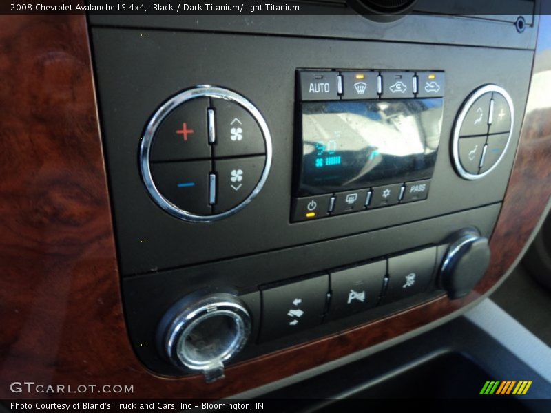 Black / Dark Titanium/Light Titanium 2008 Chevrolet Avalanche LS 4x4