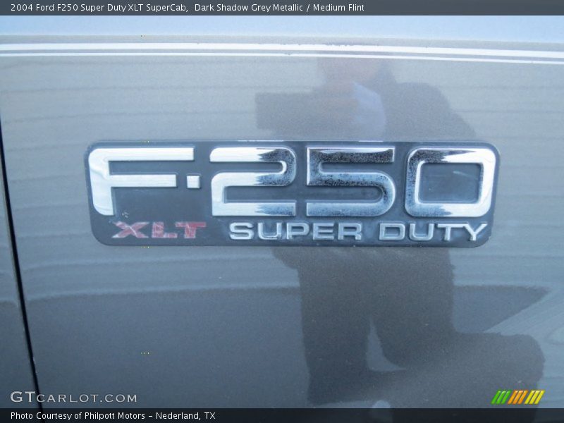  2004 F250 Super Duty XLT SuperCab Logo