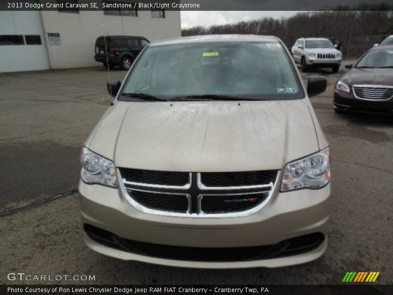 Sandstone / Black/Light Graystone 2013 Dodge Grand Caravan SE