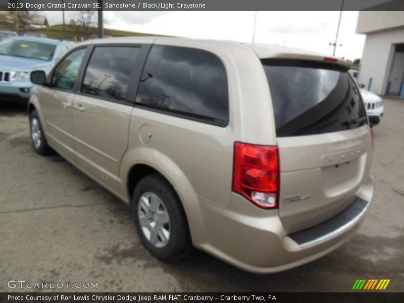 Sandstone / Black/Light Graystone 2013 Dodge Grand Caravan SE