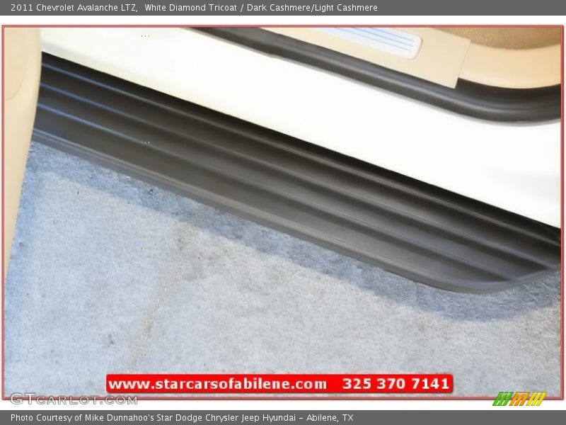 White Diamond Tricoat / Dark Cashmere/Light Cashmere 2011 Chevrolet Avalanche LTZ