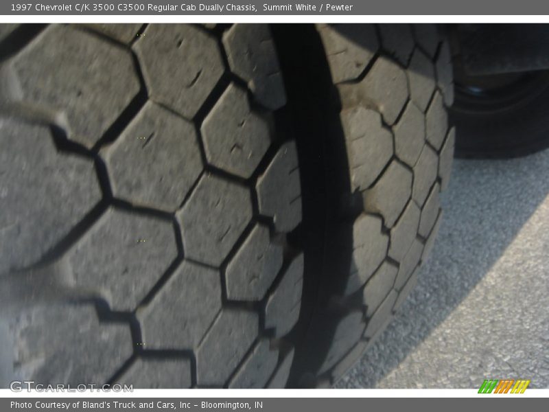 Summit White / Pewter 1997 Chevrolet C/K 3500 C3500 Regular Cab Dually Chassis