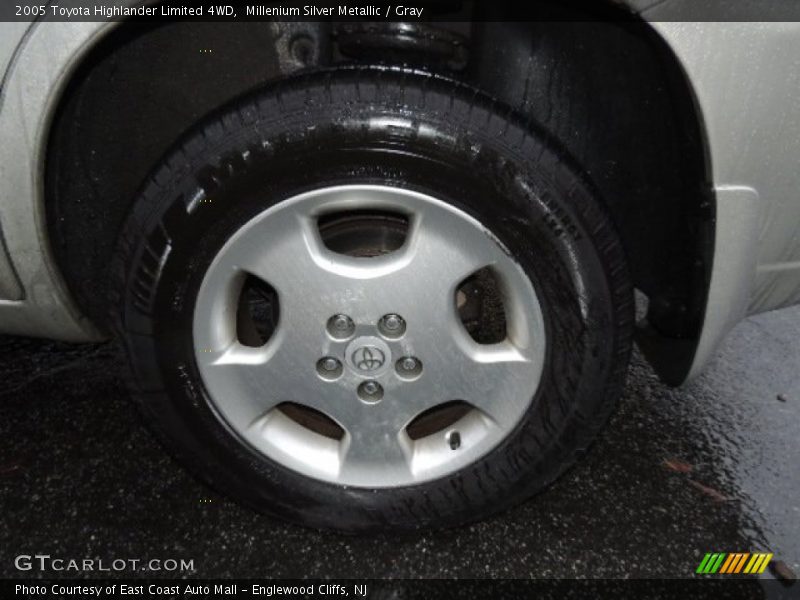 Millenium Silver Metallic / Gray 2005 Toyota Highlander Limited 4WD