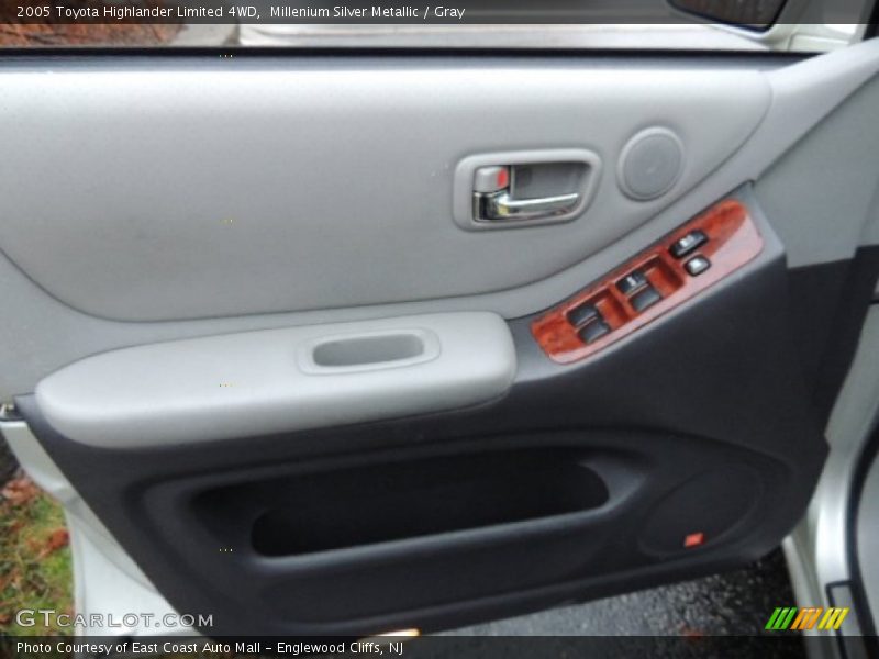 Millenium Silver Metallic / Gray 2005 Toyota Highlander Limited 4WD
