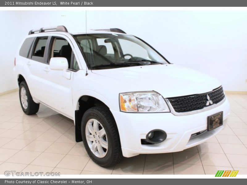 White Pearl / Black 2011 Mitsubishi Endeavor LS