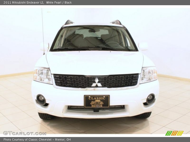 White Pearl / Black 2011 Mitsubishi Endeavor LS