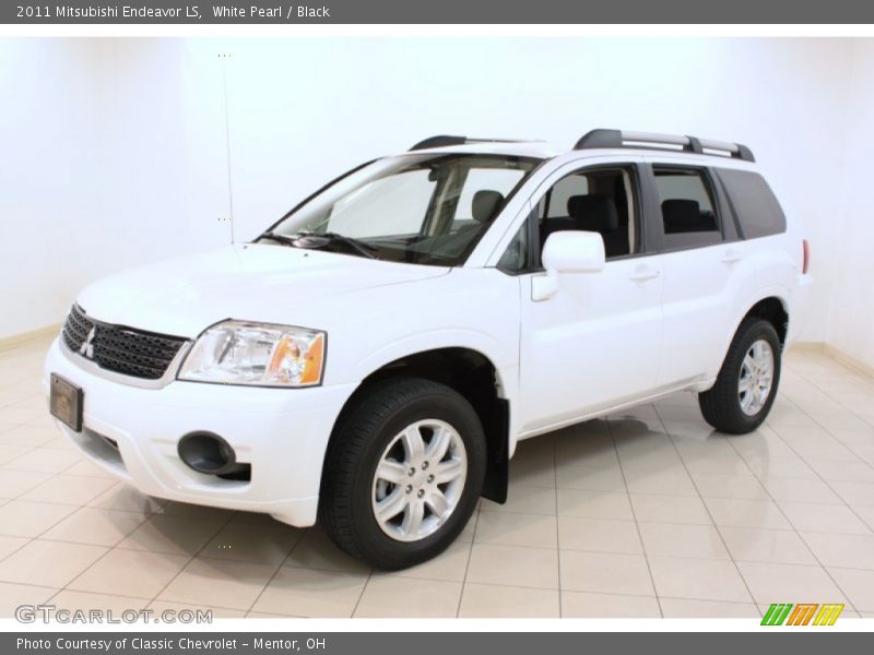 White Pearl / Black 2011 Mitsubishi Endeavor LS