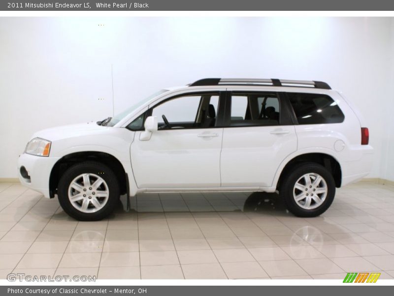 White Pearl / Black 2011 Mitsubishi Endeavor LS