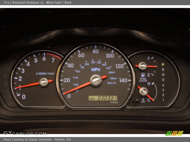 White Pearl / Black 2011 Mitsubishi Endeavor LS