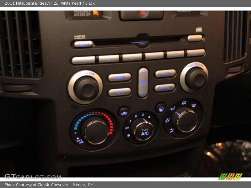 White Pearl / Black 2011 Mitsubishi Endeavor LS