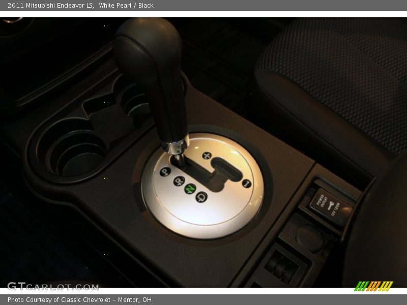 White Pearl / Black 2011 Mitsubishi Endeavor LS