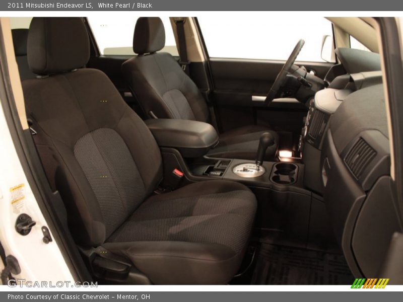 White Pearl / Black 2011 Mitsubishi Endeavor LS