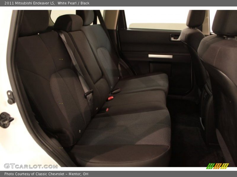 White Pearl / Black 2011 Mitsubishi Endeavor LS