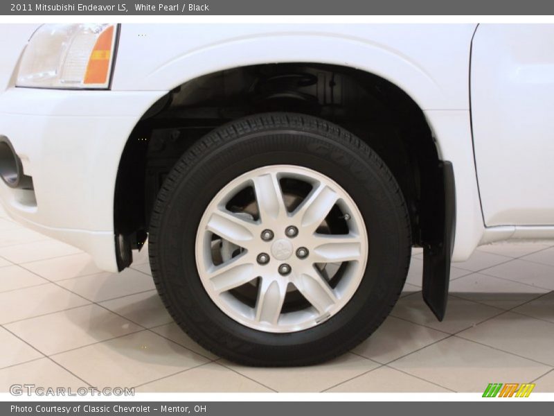 White Pearl / Black 2011 Mitsubishi Endeavor LS