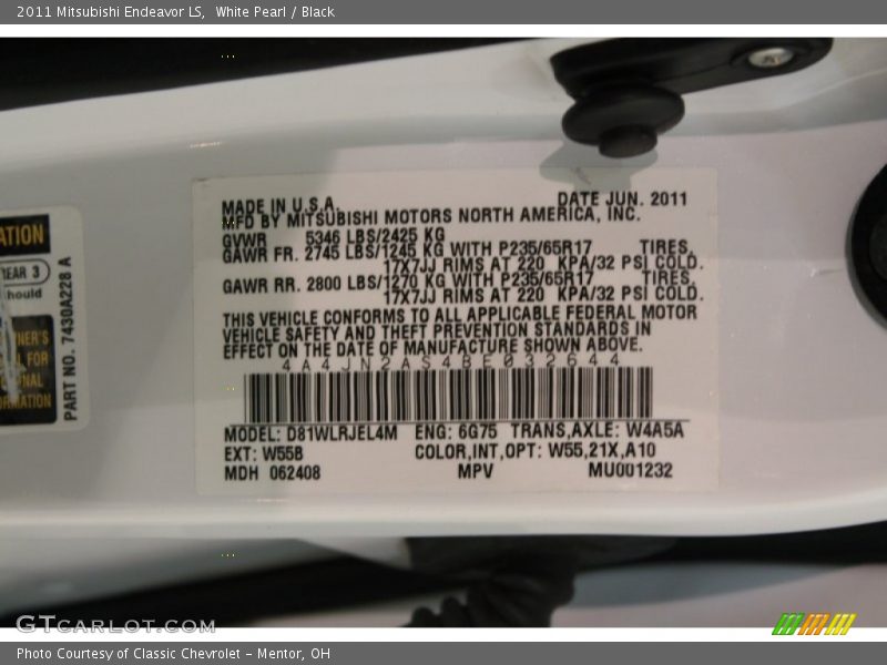 White Pearl / Black 2011 Mitsubishi Endeavor LS