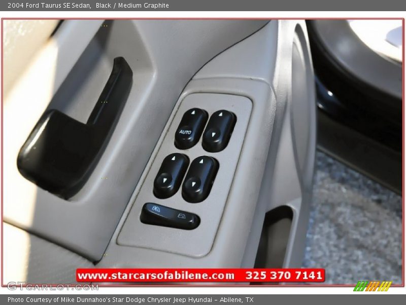 Black / Medium Graphite 2004 Ford Taurus SE Sedan