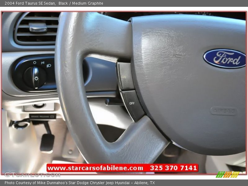 Black / Medium Graphite 2004 Ford Taurus SE Sedan