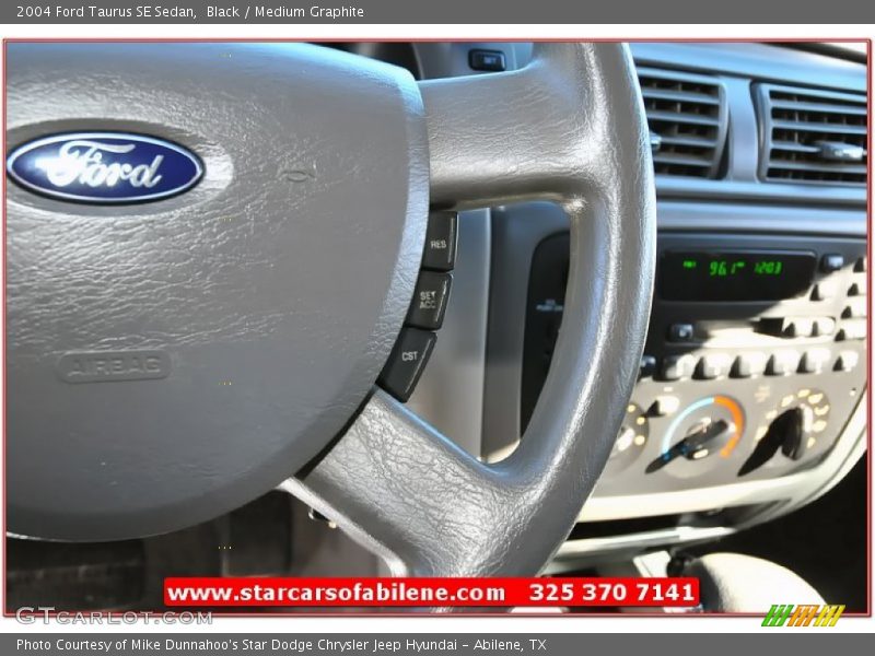Black / Medium Graphite 2004 Ford Taurus SE Sedan