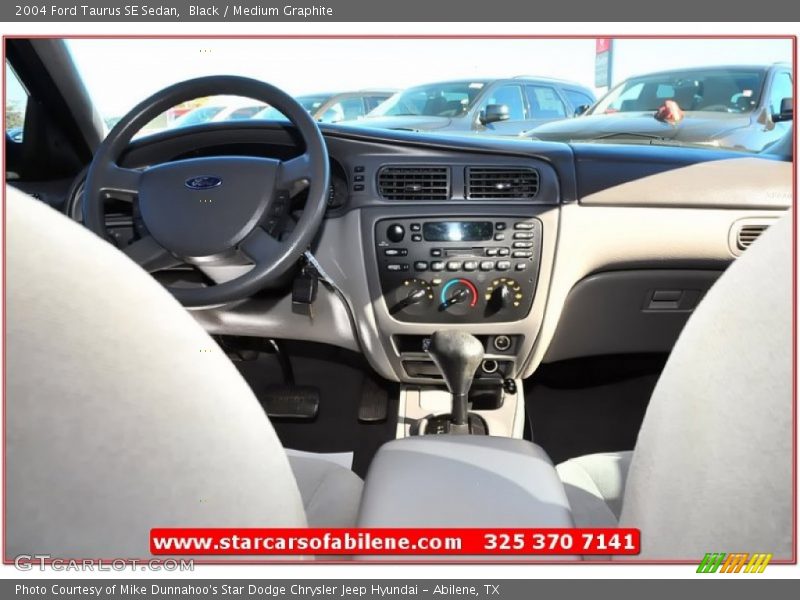 Black / Medium Graphite 2004 Ford Taurus SE Sedan
