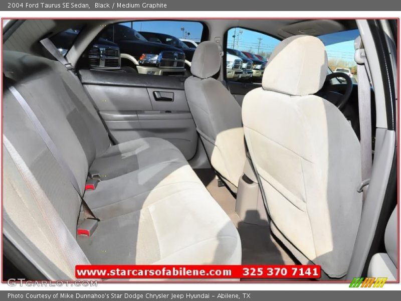 Black / Medium Graphite 2004 Ford Taurus SE Sedan