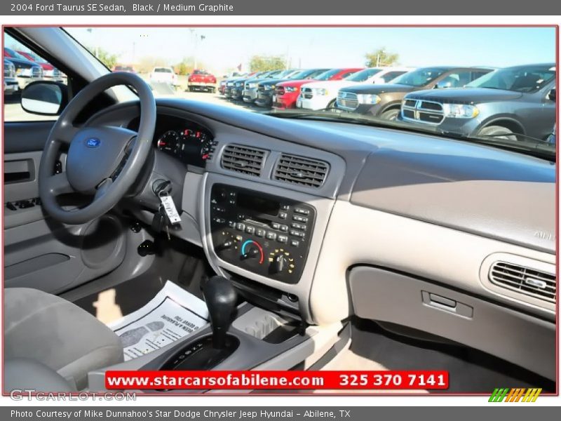 Black / Medium Graphite 2004 Ford Taurus SE Sedan