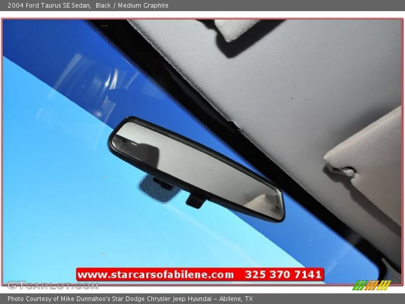 Black / Medium Graphite 2004 Ford Taurus SE Sedan