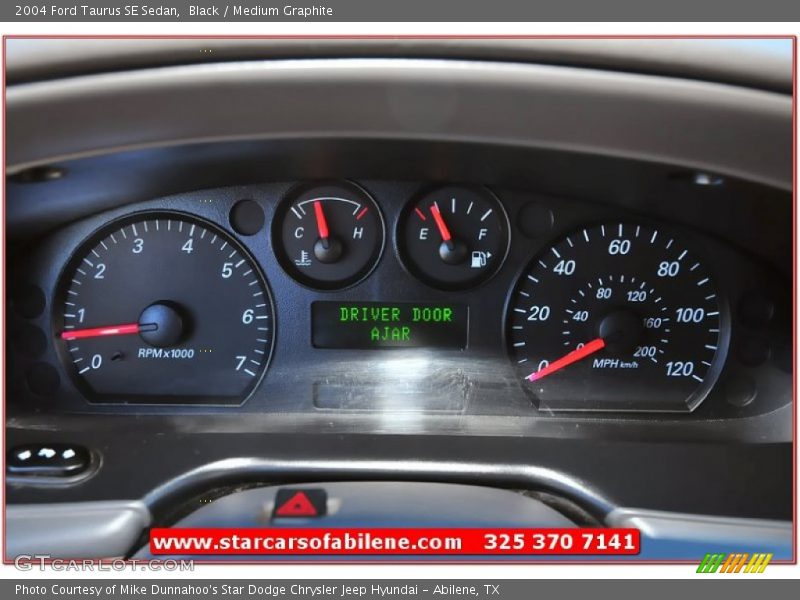 Black / Medium Graphite 2004 Ford Taurus SE Sedan