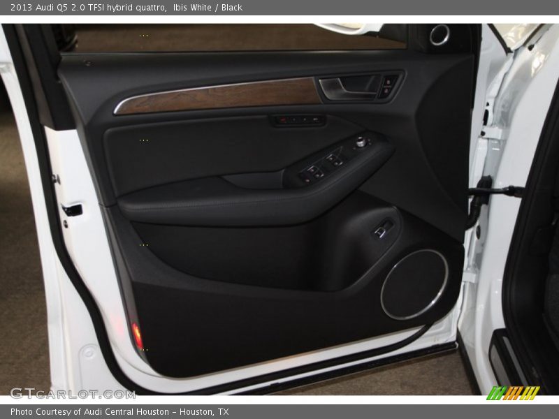 Ibis White / Black 2013 Audi Q5 2.0 TFSI hybrid quattro
