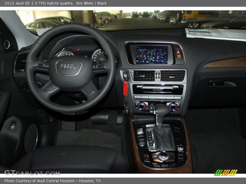 Ibis White / Black 2013 Audi Q5 2.0 TFSI hybrid quattro