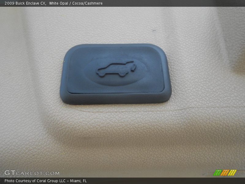 White Opal / Cocoa/Cashmere 2009 Buick Enclave CX