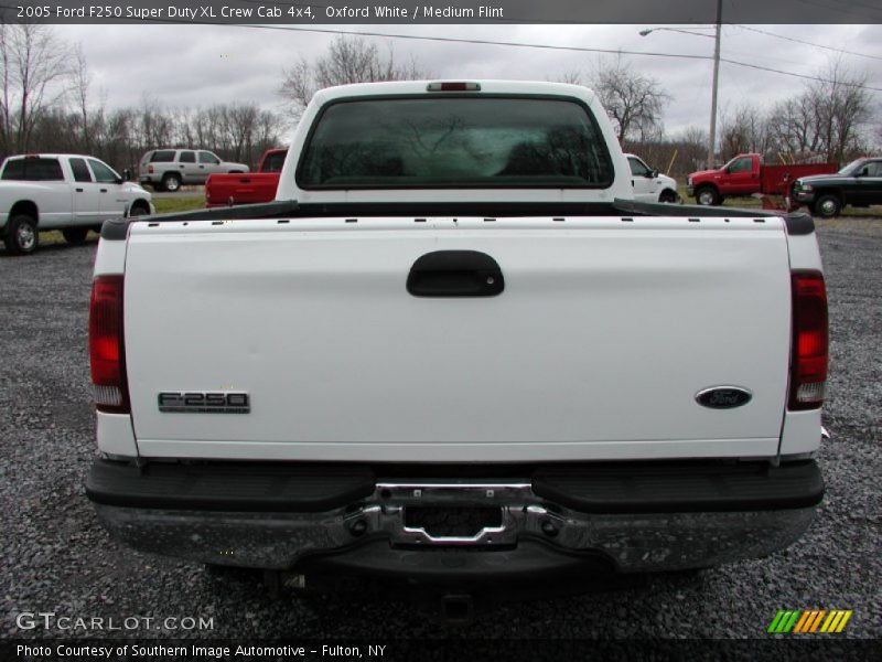 Oxford White / Medium Flint 2005 Ford F250 Super Duty XL Crew Cab 4x4