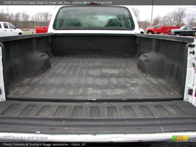 Oxford White / Medium Flint 2005 Ford F250 Super Duty XL Crew Cab 4x4
